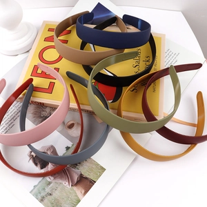 Close-up of matte finish headbands with non-slip teeth on vintage style books