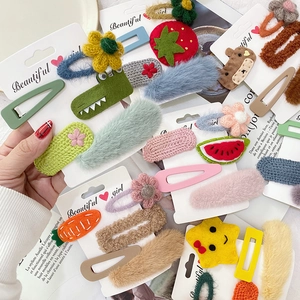 Süße Plüsch Strick Haarklammer Sortiment Für Mädchen Cartoon Bär Erdbeere Karotte Blume Stoff Legierung Handgefertigte Haarnadeln BB Clips