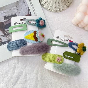 Plüsch-Haarclip-Set mit gewebten Blumen und süßen Krokodilformen in Pastellfarben