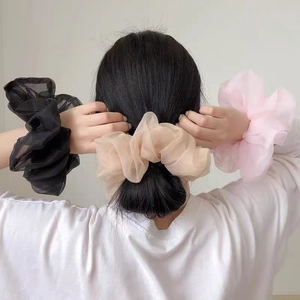 Übergroße Organza-Haargummis in Schwarz, Apricot und Rosa mit elegantem Rüschendesign
