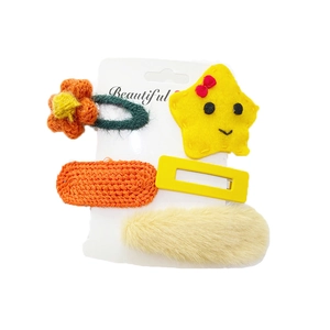 Fünfteiliges Plüsch-Haarspangen-Set mit Blumen und Sternen in warmen Gelb- und Orangetönen