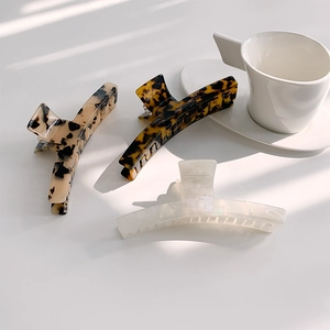 Large Acetate Hair Claw Clips Elegant Tortoiseshell Leopard Print Hair Grabs Nonslip Shark Clips For Women Hair Accessories