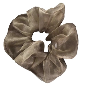 Chouchou géant élégant en organza champagne avec texture de tissu plissé pour cheveux