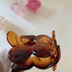 Detailed view of the large brown flower hair claw clip with sturdy inner teeth for secure grip
