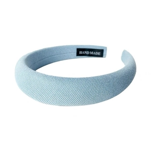 Hellblau gepolstertes Schwammstirnband aus Twill-Baumwolle mit handgefertigtem Etikett