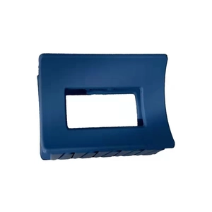 Pinza per capelli quadrata blu Klein opaca da donna con un moderno design minimalista