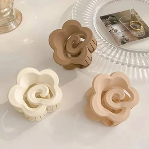 Elegante Pinza per Capelli Francese Opaca a Forma di Fiore Camelia Resina Clip a Squalo Grande Accessorio per Capelli Donna