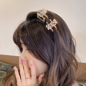 Leopard checkered acetate hair claw clip and solid brown hair clip for elegant styling