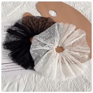 Lot de deux chouchous élégants en tulle à pois noir et beige pour coiffure de femmes