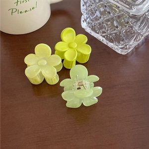 Détails des petites pinces à cheveux fleurs en résine vert clair, menthe et vert vif