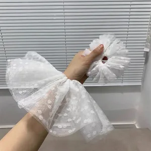 Chouchou élégant en maille blanche avec dentelle et pois 3D pour coiffures filles