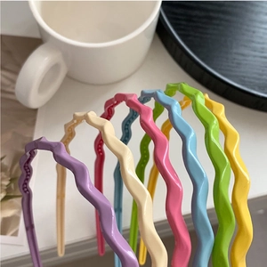 Candy-colored wavy thin headbands for women in assorted bright pastel colors and resin finish