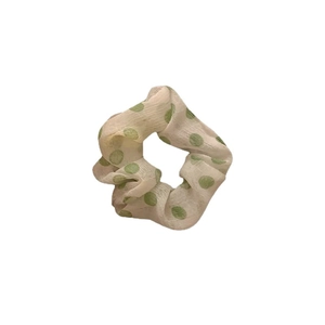 Elastico scrunchie a pois in tessuto verde chiaro e bianco crema per ragazze