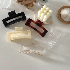 Detailed set of 12.5cm large matte and clear resin claw clips with non-slip teeth