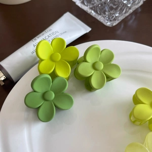 Pinces à cheveux en forme de fleurs vert melon mat dans divers tons pour coiffure quotidienne