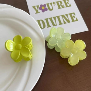 Lot de trois pinces à cheveux en forme de fleurs vert melon et jaune pour coiffure