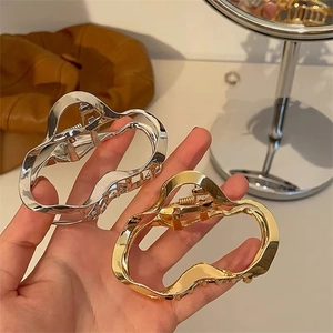 Geometric Irregular Wave Metal Hair Claw Clip Minimalist Liquid Metal Hairpin Shark Clip For Women Hair Styling Accessories