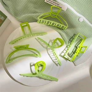 Matte Gradient Green Large Alloy Hair Claw Clips Geometric Non Slip Shark Clips For Women Daily Hair Styling Headwear