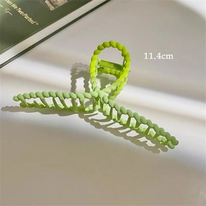 Detail view of the 11.4cm large light green matte hair claw clip with twisted texture