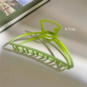 Detail view of 9.7cm matte emerald green hair claw clip with metal spring mechanism