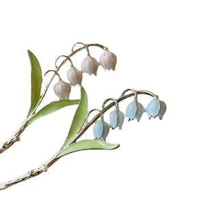 Épingles à cheveux muguet élégantes avec finition émail et design floral doré