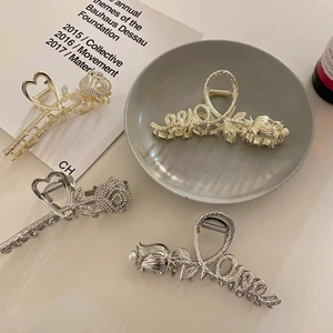 Metal Hair Claw Clip For Women Vintage Rose Tulip Rhinestone Artificial Pearl Shark Clip Elegant Gold Silver Hollow Love Lettering Jewelry