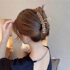 Elegante pinza per capelli in metallo dorato con caratteri cinesi per acconciature
