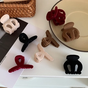 Retro Velvet Flocked Hair Claw Clip For Women Elegant Matte Solid Color Small Hair Crab Hairpin Daily Headwear Accessories