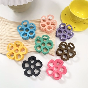 Matte Plastic Hollow Flower Hair Claw Clip For Women Elegant High-end Shark Clip Minimalist Sweet Floral Hair Clip Headwear