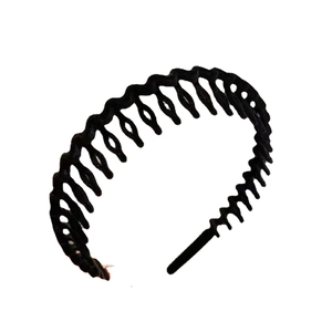 Classic black wavy toothed headband with elastic design for hair styling and grip