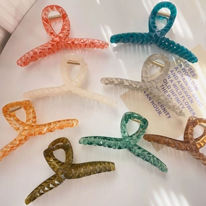 Ice Transparent Large Hair Claw Clip For Women Elegant Geometric Faceted Shark Clip Resin Non-Slip Hair Fixing Accessory