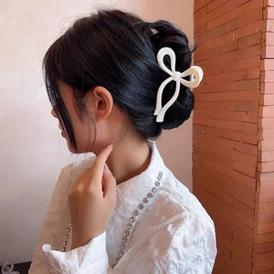 Elegant white jelly ribbon hair claw clip for women's updo hairstyles in summer