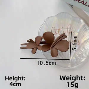 Pince à cheveux papillon marron mat avec des dimensions de 10,5 cm et un poids de 15g