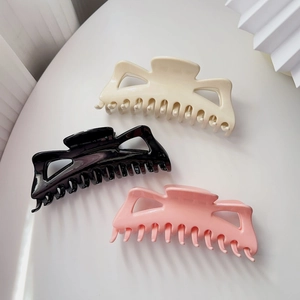Grandes Pinces À Cheveux En Plastique Résine Forme Requin Pour Femmes Filles Prise Forte Géométrique Ajourée Style Coréen Minimaliste