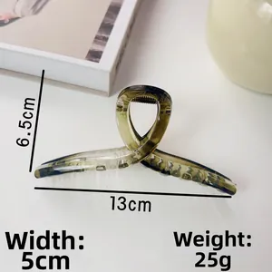 Detail showing tortoise shell hair claw clip dimensions with 13cm length and 25g weight