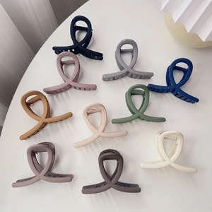 Élégantes Grandes Pinces Crabes Mate pour Femmes Filles Couleur Unie en Résine Pinces à Cheveux Croisées Antidérapantes Accessoires de Coiffure
