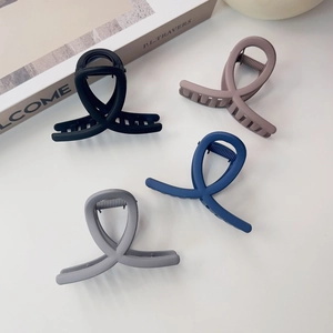Pinces à cheveux mates minimalistes en forme d'infini en noir, rose, bleu et gris