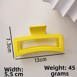 Detail view of 13cm matte yellow square hair claw clip with size dimensions and weight