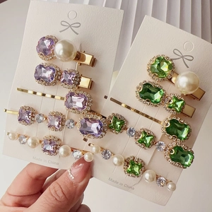 Vintage emerald rhinestone and pearl hair clip set with golden alloy base for women