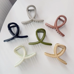 Pinces à cheveux croisées brillantes aux couleurs Morandi avec ressort métallique robuste