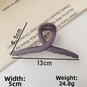 Detailed dimensions of 13cm purple matte claw clip showing width 5cm and weight 24.8g