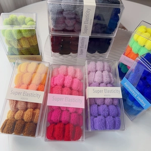 Dicke nahtlose Haargummis im Set mit farbenfroher Strickstruktur und hoher Elastizität