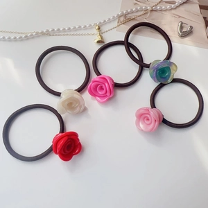 Lot de cinq chouchous élégants en forme de rose aux couleurs vives avec élastique robuste