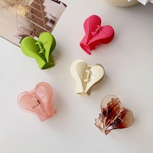 Set di cinque mollette per capelli a forma di cuore in vari colori sfumati e opachi