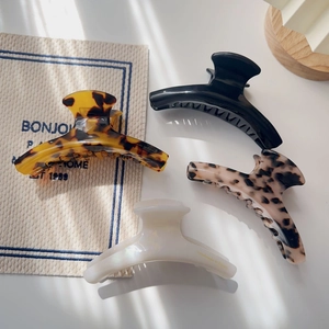 Large Acetate Hair Claw Clip French Retro Tortoise Shell Leopard Print Strong Hold Shark Clip For Women Thick Hair Styling