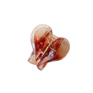 Elegante pinza per capelli a cuore marrone ambra con finitura in resina sfumata