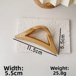 Détails de la pince à cheveux triangulaire café clair avec ses dimensions précises