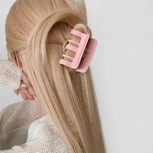 Pince à cheveux élégante rose clair mat pour femmes, accessoire durable pour cheveux épais