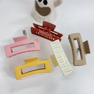 Set di cinque grandi fermagli per capelli rettangolari opachi in vari colori pastello