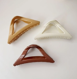 Lot de 3 grandes pinces à cheveux triangulaires évidées en caramel, crème et marron foncé